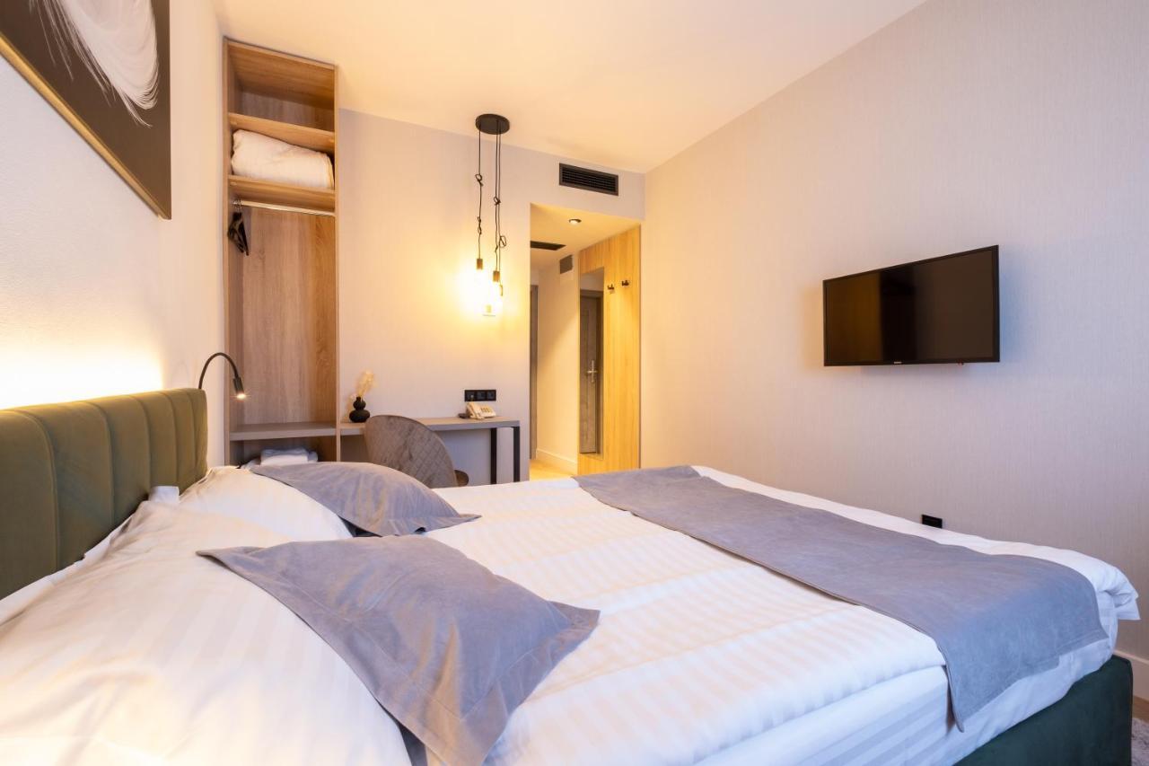 Pensiunea Casa Georgia Comanesti  Экстерьер фото